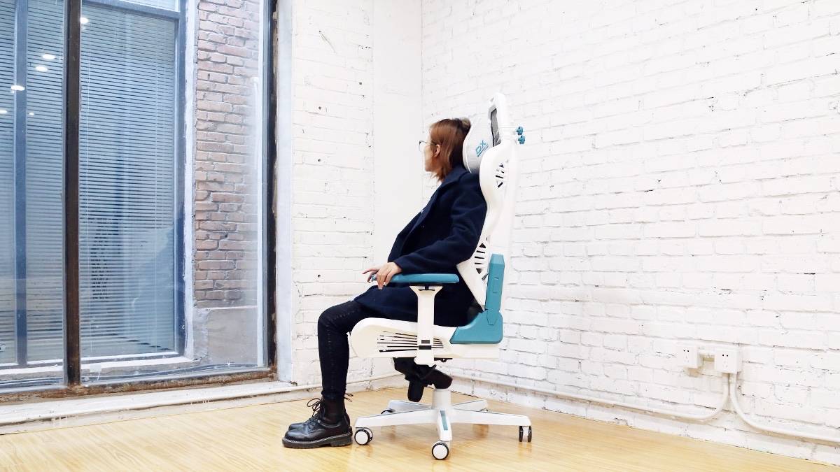 竞椅了！迪锐克斯AIR电竞网椅评测麻将胡了免费试玩夏天再也不怕坐电(图5)